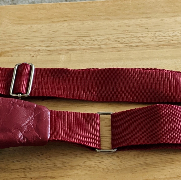 Buxton Red Leather Shoulder Bag - Picture 8 of 10